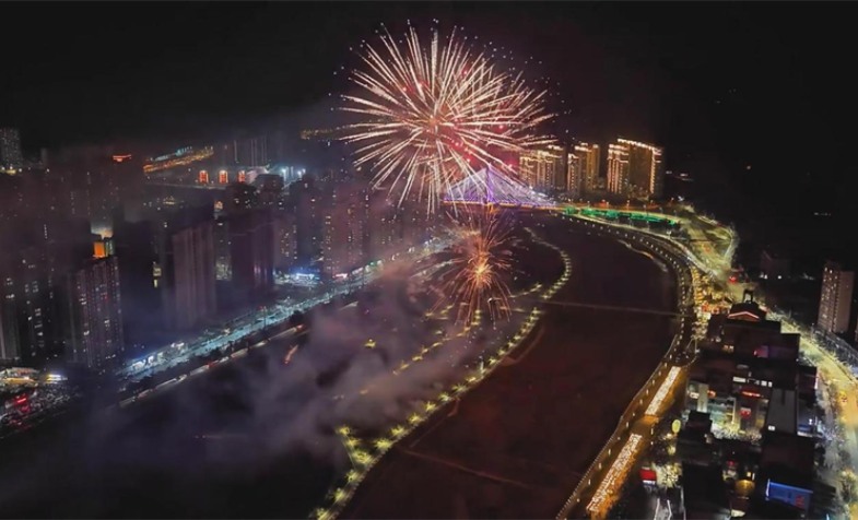 烟花耀水岸 共度元宵节&mdash;&mdash;甘肃合臻商管助力天水元宵节烟花燃放活动顺利进行